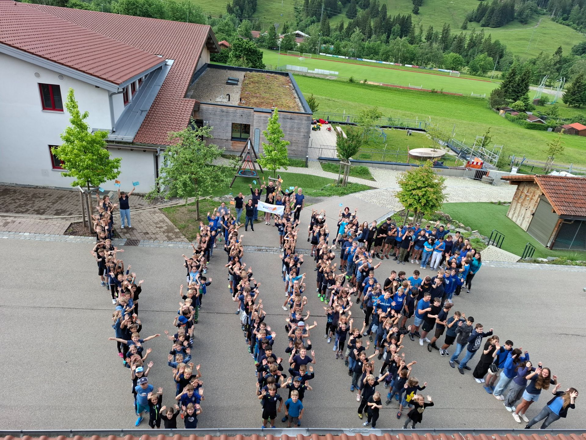 Read more about the article #IchStehAuf – Aktionstag „Schulen für Demokratie“
