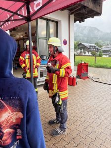 Mehr über den Artikel erfahren Die 7. Klasse besucht die Feuerwehr Hindelang