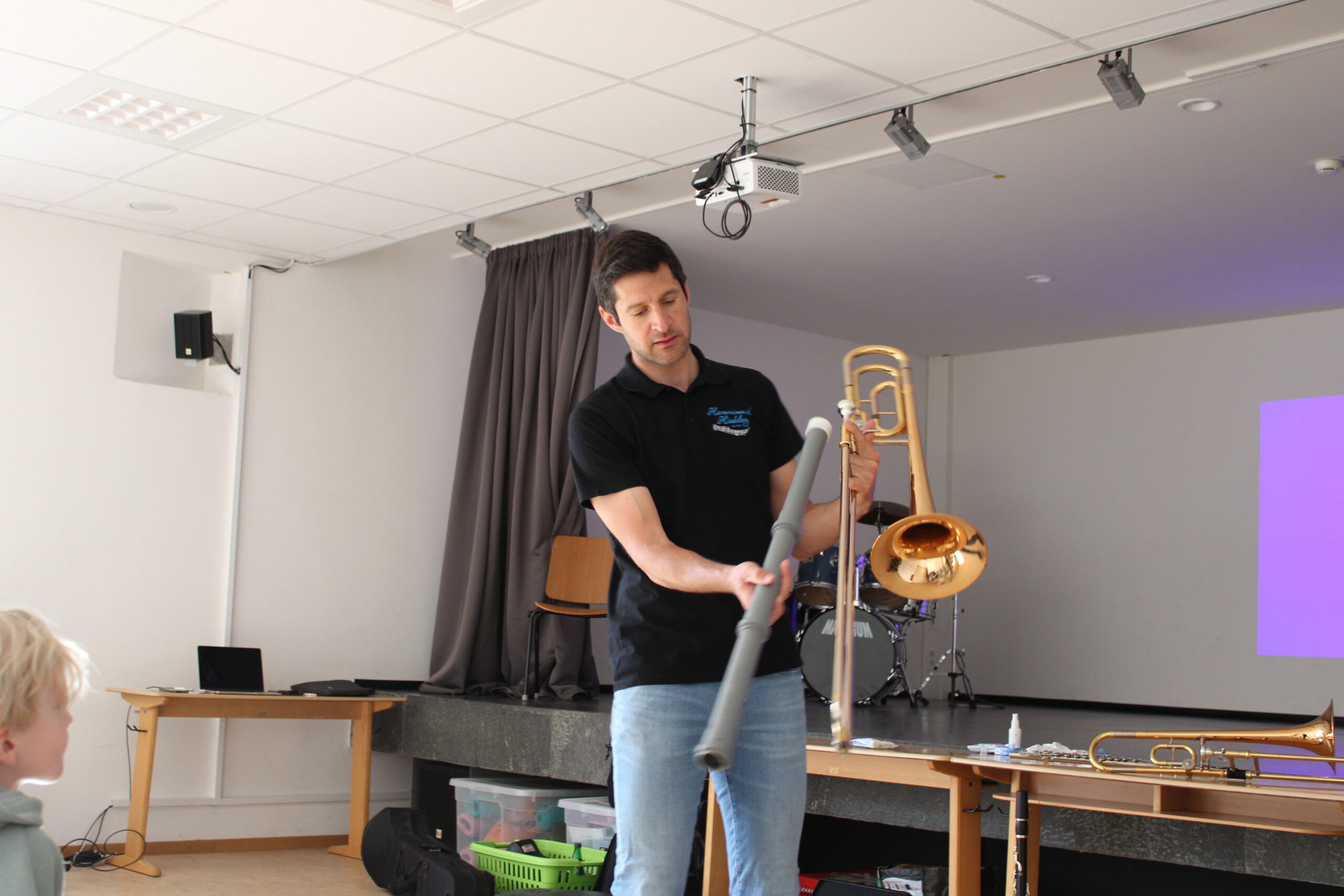 Mehr über den Artikel erfahren Besuch der Musikschule
