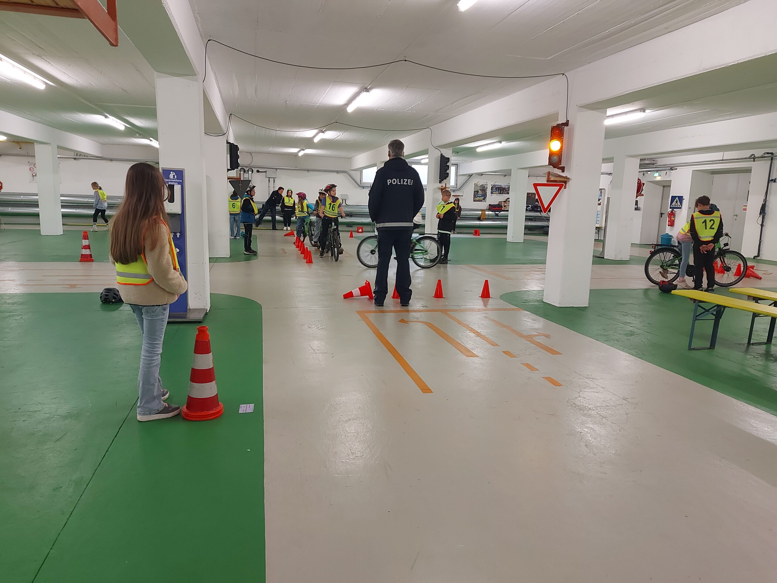 Mehr über den Artikel erfahren Die Fahrradprüfung der vierten Klassen
