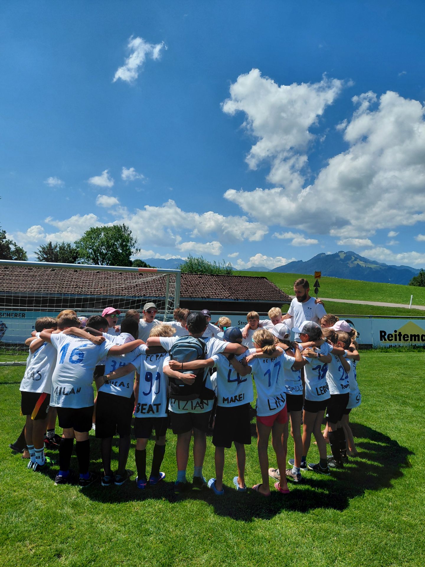 Mehr über den Artikel erfahren Fußball-Halbfinale