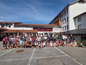 Mehr über den Artikel erfahren Gemeinsam einmal um die Welt: Schulfamilie Bad Hindelang triumphiert erneut beim Stadtradeln